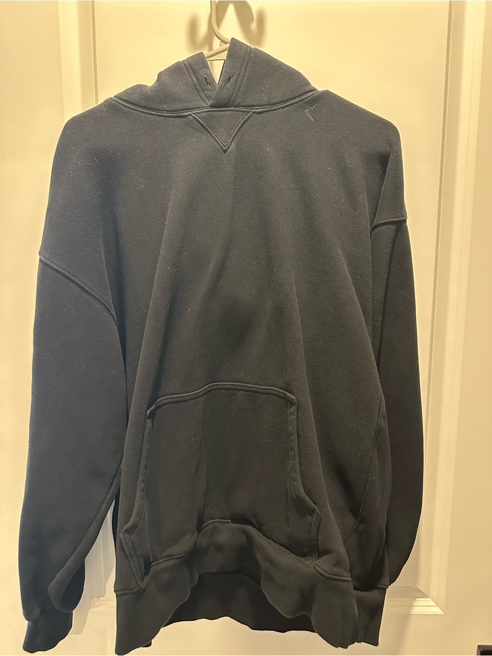 Aritzia boyfriend black hoodie
